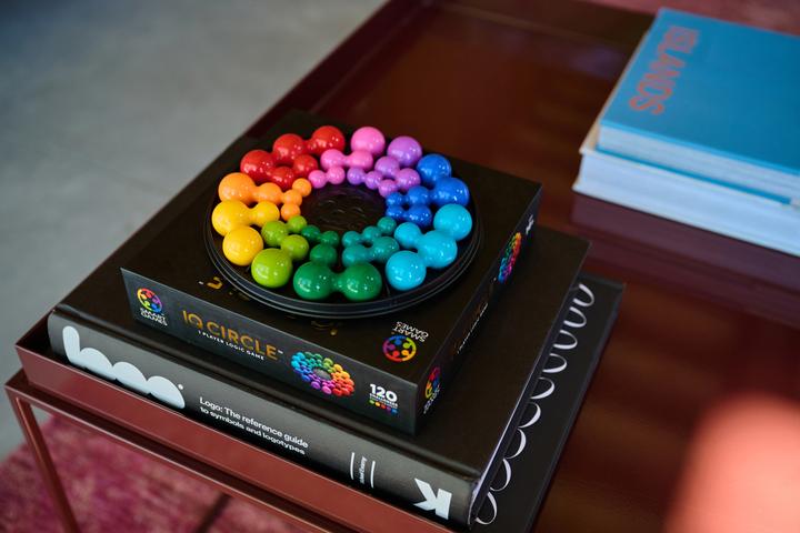 Actual product image Smart Games IQ Deluxe - Circle (English, French, German, Italian, 1 Players)