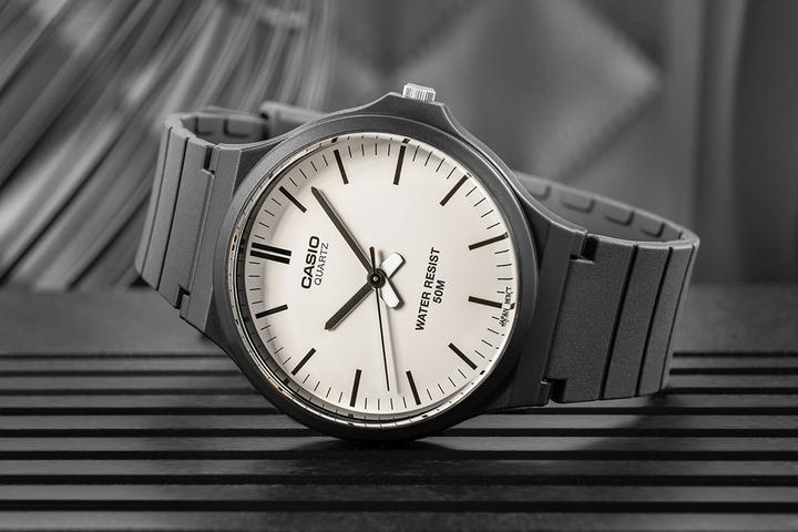 Immagine prodotto Casio Collection - MW-240-7E (Orologio da polso analogico, 43 mm)