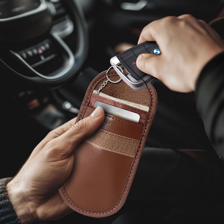 Immagine prodotto Tech-Protect KLR100 RFID Blocking Car Key Case - Brown