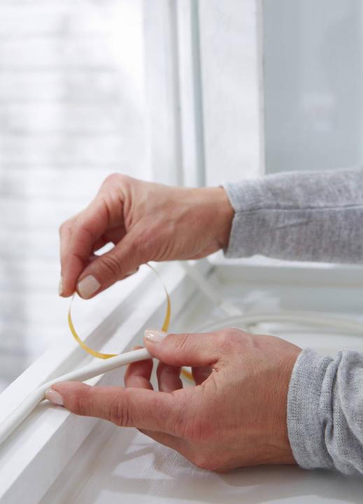 Produktbild tesa tesamoll CLASSIC P-Profil Fensterdichtung, Gummidichtung zum Isolieren