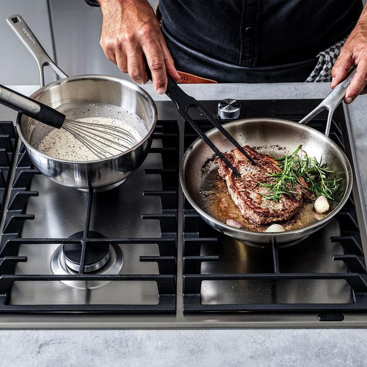 Actual product image KitchenAid 3PLY Opn Con Chefs Pan 20cm / 2.36L Uncoated (20 cm, Frying pan, Stainless steel)