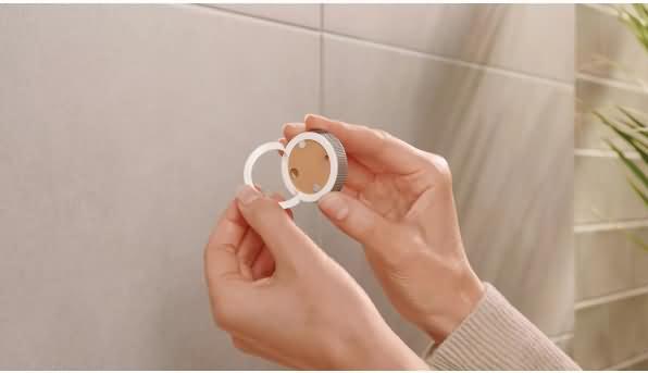 Actual product image tesa MOON WHITE brush set incl. adhesive solution without drilling