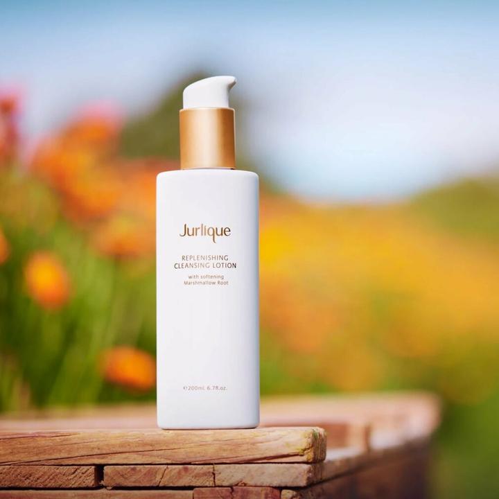 Actual product image Jurlique Revitalising Cleansing Gel With Purifying Peppermint (200 ml)