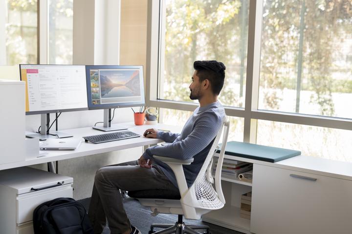 Actual product image HP E24d G4 (1920 x 1080 pixels, 23.80")