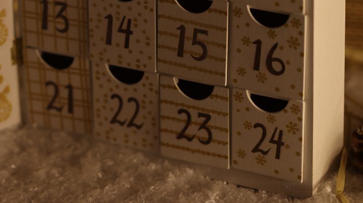 Image du produit Tracon LED-Weihnachts-Adventskalender Batteriefach