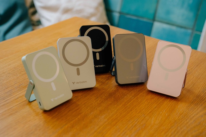 Produktbild Verbatim Charge ‘n’ Go Power Bank with Stand Magnetic Wireless 10000mAh - Pink (10000 mAh, 20 W, 37 Wh)