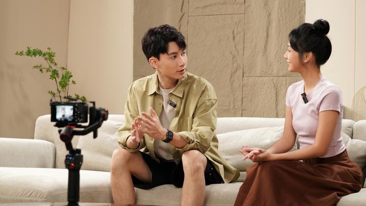 Actual product image Hohem MIC-01 (1TX + 1RX) - Lightning (black)