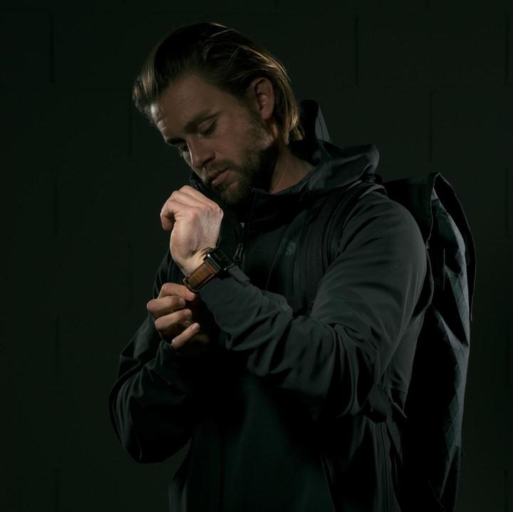 Actual product image Nomad Traditional Strap (44 mm, Leather)