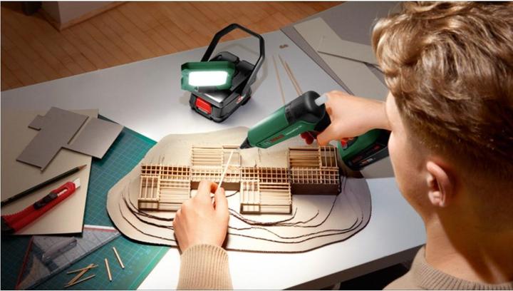 Produktbild Bosch Home & Garden EasySpotLight 18V-400 (400 lm)