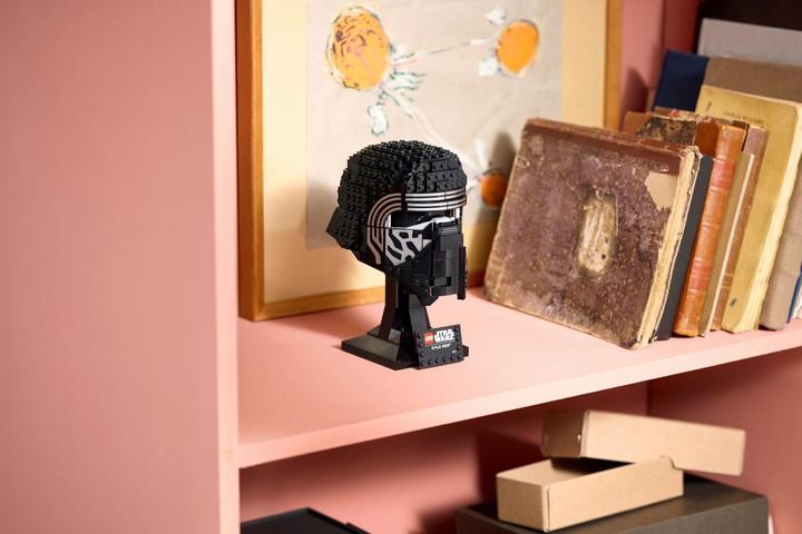 Actual product image LEGO Kylo Ren helmet (75415, LEGO Star Wars)