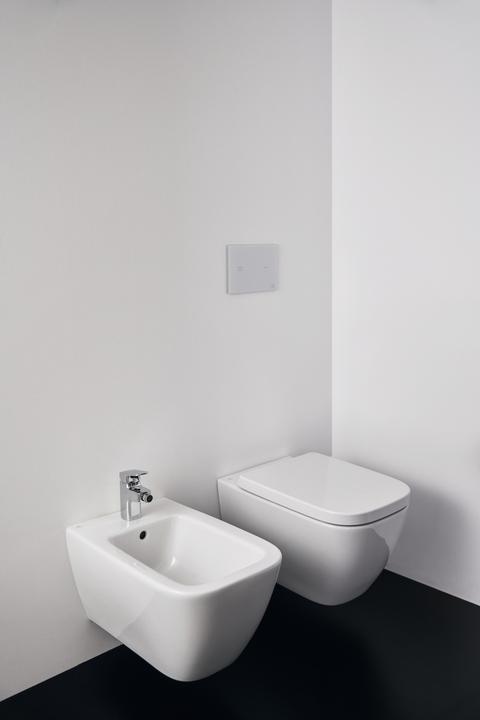 Actual product image Ideal Standard i.life B wall-mounted bidet, 1 tap hole, 355mm, with overflow