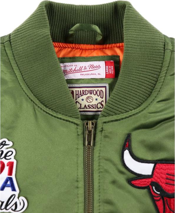 Produktbild Mitchell & Ness NBA Flight Satin - Chicago Bulls Bomberja - 125971 (XL)