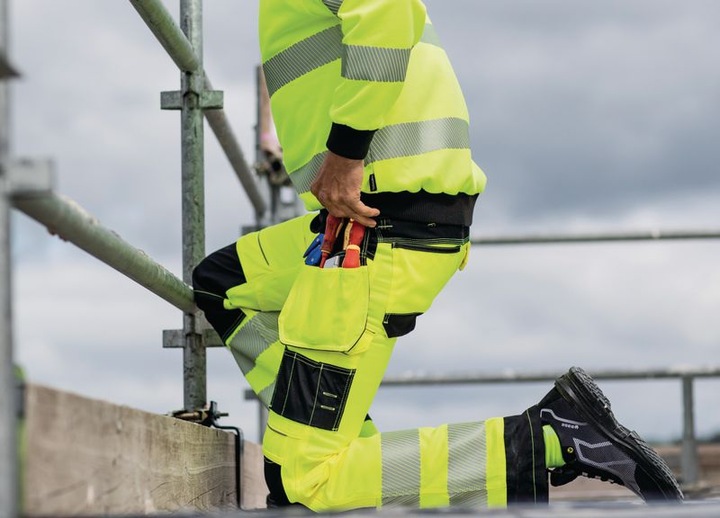 Actual product image Portwest High visibility softshell jacket yellow L (L)