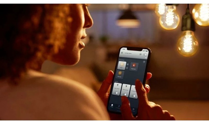Actual product image Philips Hue Filament White Ambiance (E14, 4.60 W, 350 lm, 2 x, G)
