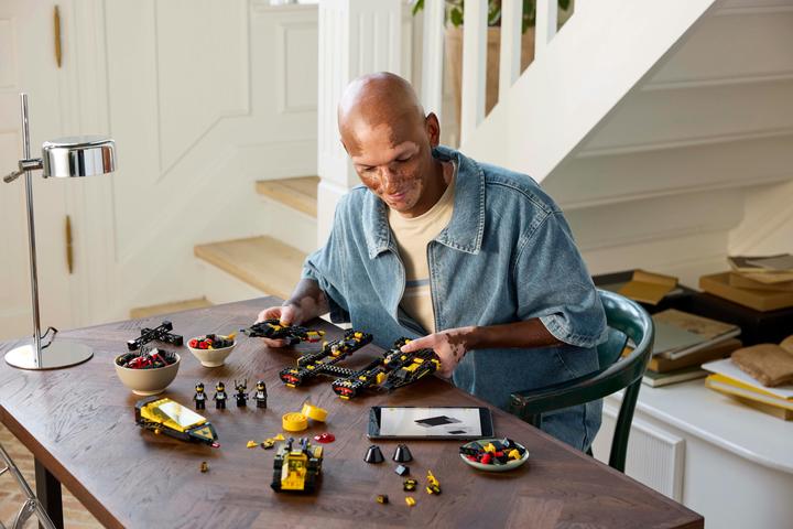 Actual product image LEGO Blacktron Renegade (10355, LEGO Icons, LEGO Rare Sets)