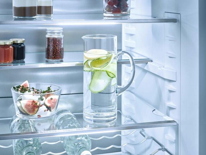 Actual product image Miele KFN 4898 A-10 D Blacksteel (362 l)