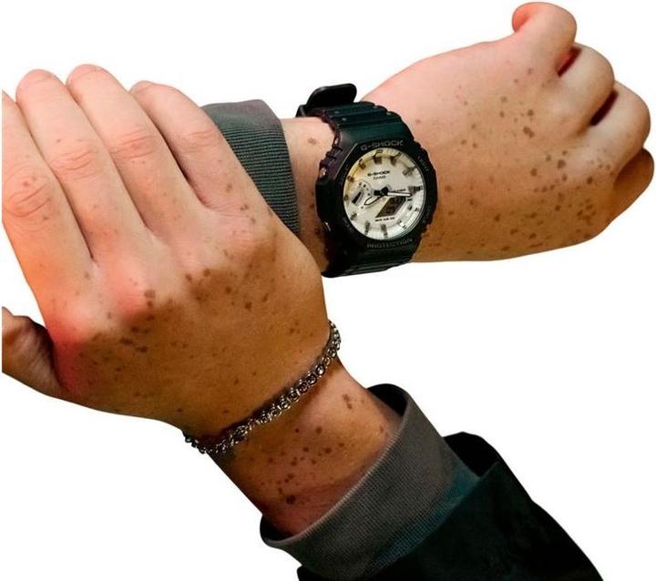 Actual product image G-Shock GA-2100WD-1AER (Chronograph, Analogue wristwatch, 45 mm)