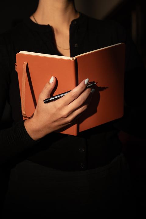 Actual product image Sakura Notizbuch A4 liniert, bernstein Hardcover 160 Seiten (A4, Lined, Hardcover)