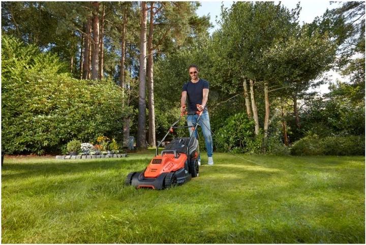 Actual product image Black & Decker BEMW481BH (Electrical connection)