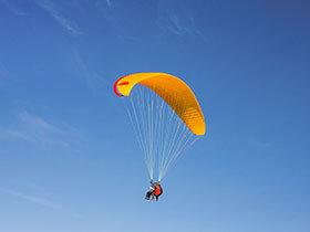 Immagine prodotto Smartbox Scoperta dei volumi in parapendio a 10 minuti dal paesaggio del Giura (1 Persona)