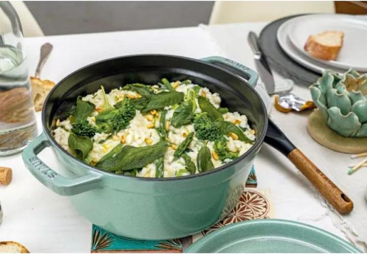 Actual product image Staub Cocotte (Casserole + stew pot, Cast iron, 28 x 18.20 cm)