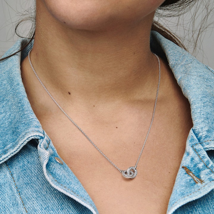 Produktbild Pandora Signature Intertwined Pavé Pendant Halskette (Sterling Silber 925, 45 cm)