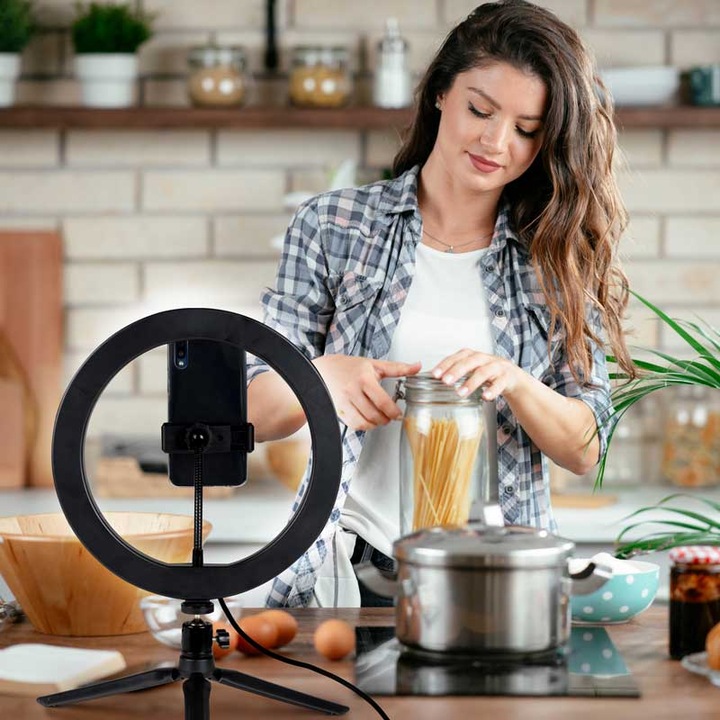 Produktbild Grundig Selfie-Lichtring 120 LED, 25cm