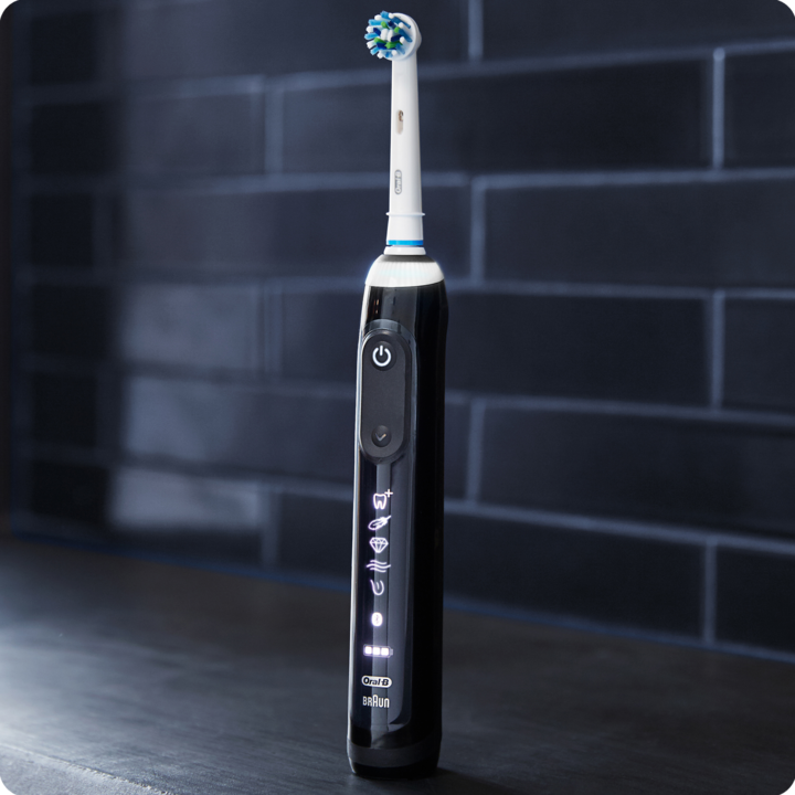 Actual product image Oral-B Genius 10100S (Oscillating toothbrush)