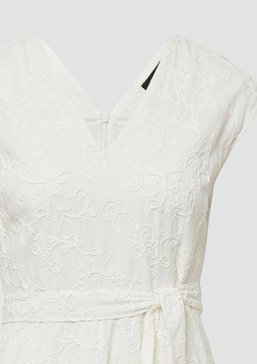 Actual product image S.Oliver Kleid Kurzes Baumwollkleid mit Stickereien und V-Ausschnitt (34)