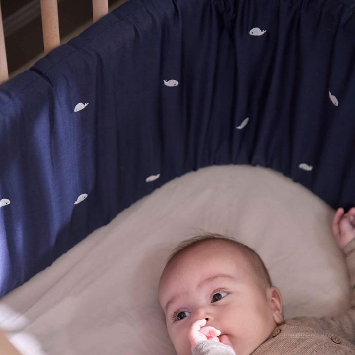 Produktbild Filibabba Bettumrandung - Wal Christian Stickerei - Midnight (4 x 4 cm)