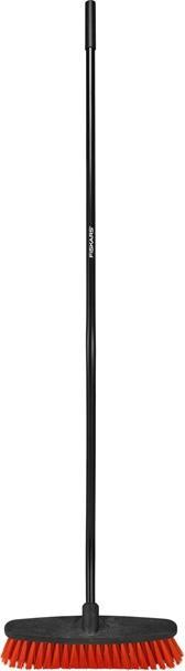 Actual product image Fiskars Ergonomic yard broom (curved) (1 pcs.)