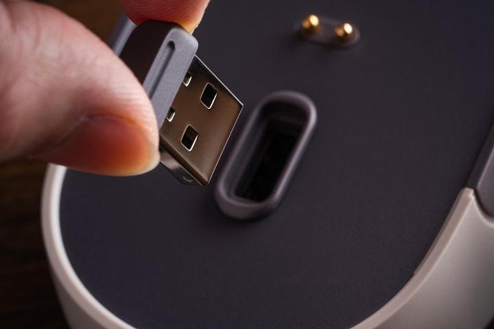 Produktbild 8bitdo Retro R8 Mouse with Charging Dock N version 85CB02 (Kabelgebunden, Kabellos)