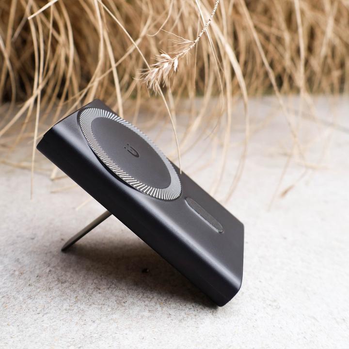 Produktbild Mobiparts 5.000 mAh MagSafe Compatible Powerbank with Stand (5000 mAh, 15 W)