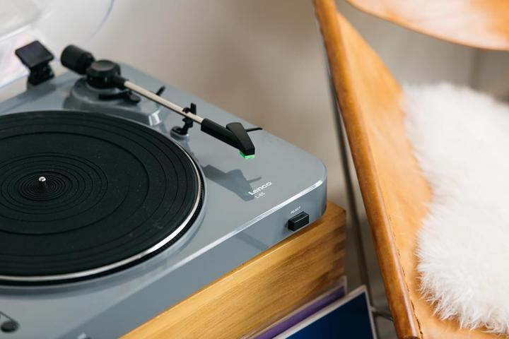 Actual product image Lenco L-85 (Semi-automatic)