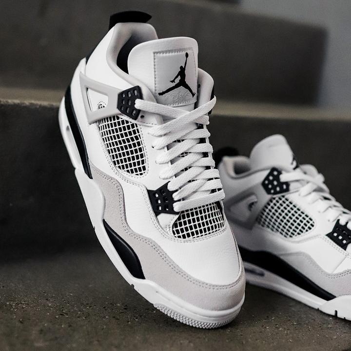 Image du produit Nike Air Jordan 4 (46)