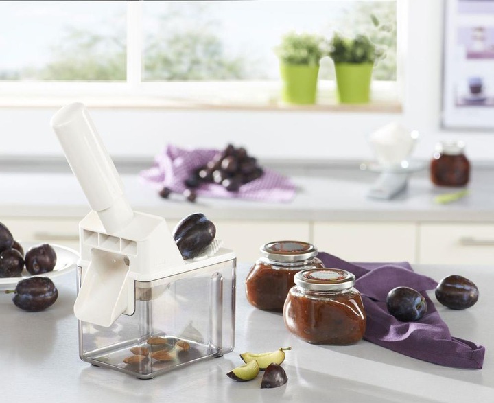 Actual product image Leifheit Plum pit