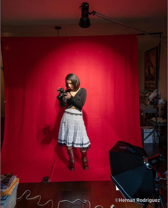 Produktbild Westcott Wrinkle Resistant Backdrop Scarlet Red (9' x 10') (270 cm, 300 cm)