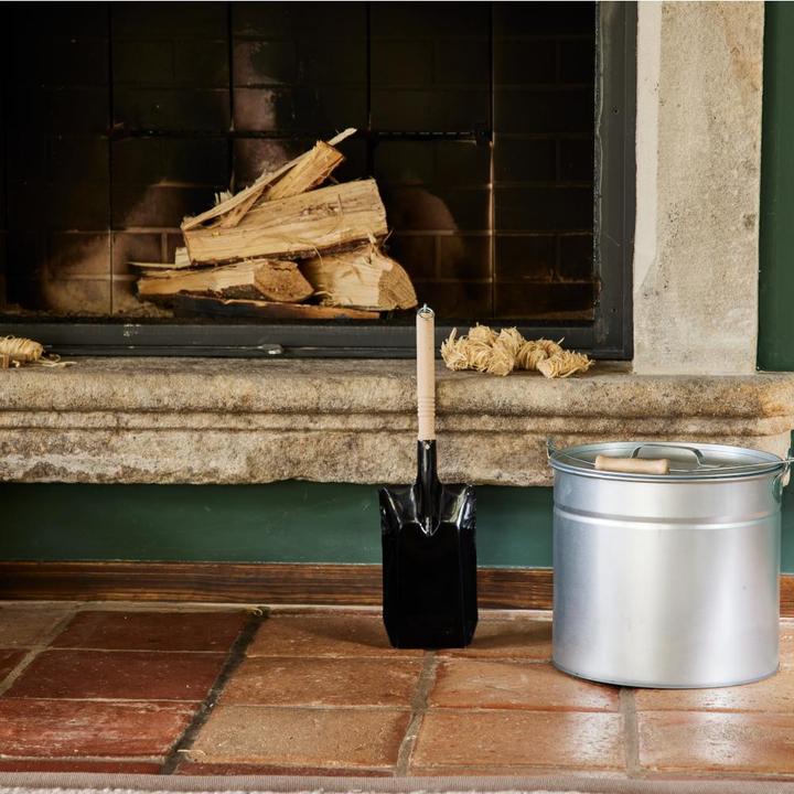 Actual product image Turk School coal spoon black with wooden handle (23.5 x 12.5 cm)