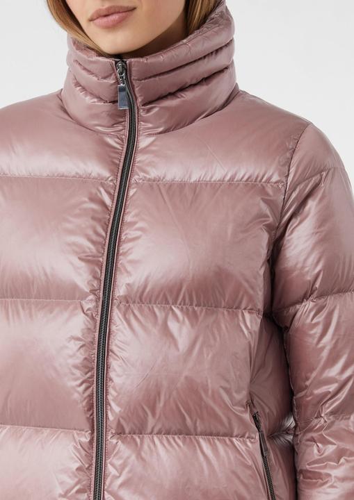 Actual product image Comma Outdoor-Jacke Schimmernde Daunenjacke mit Stehkragen (36)