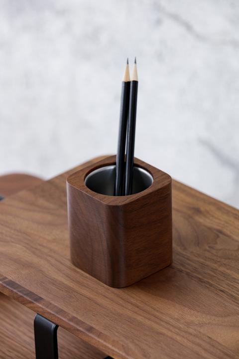 Produktbild Oakywood Cubic Pot Würfeliger Holzbehälter - für Stifte oder eine Blume - Walnuss -