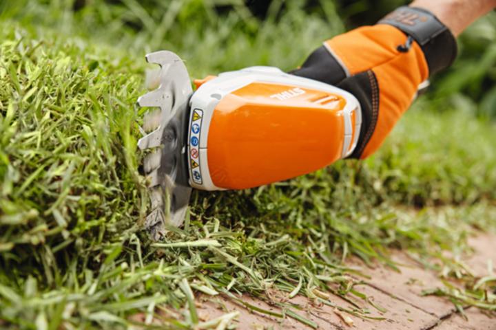 Immagine prodotto Stihl Cesoie per erba e arbusti a batteria HSA 26 - con batteria AS2 e caricabatterie AL1 (Batteria ricaricabile)
