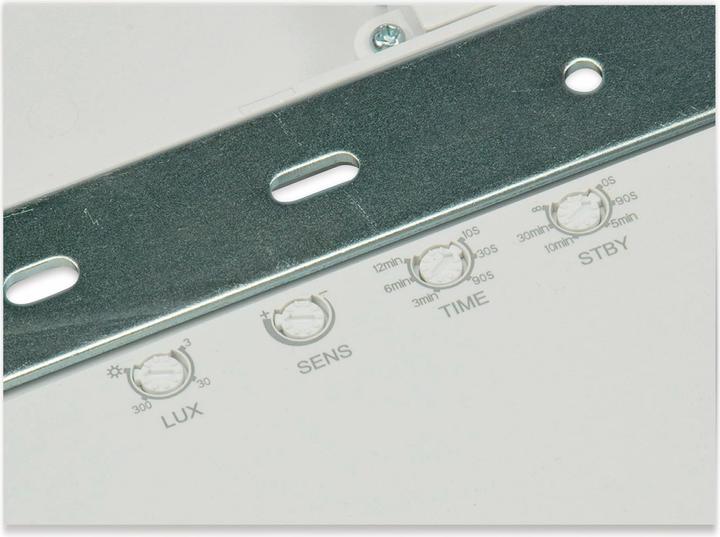 Produktbild Chilitec LED-Deckenleuchte SALAO, EEK: F,22W, 2100 lm, 4000K, IP54, Bewegungsmelder (2100 lm)