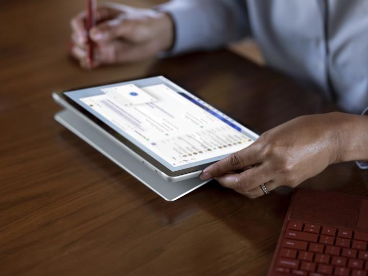 Produktbild Microsoft Surface Go 3 (10.50", Intel Pentium Gold 6500Y, 4 GB)