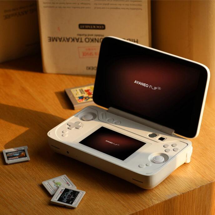 Actual product image Ayaneo Flip DS Handheld Console - AMD Ryzen 8840U, 16 GB LPDDR5X, 512 GB SSD, Milky White