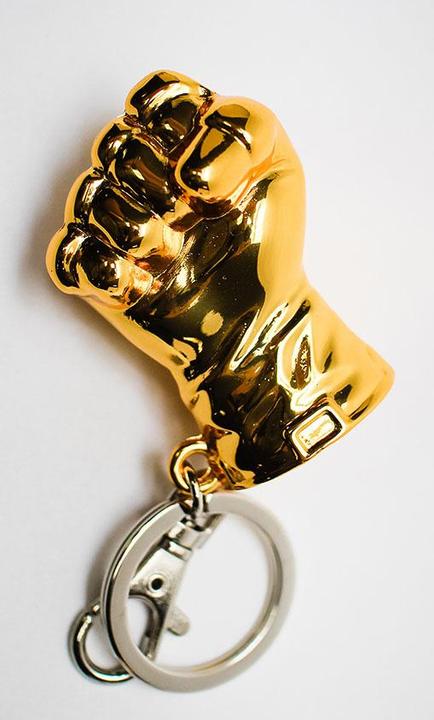 Actual product image Semic MARVEL - 3D Metal Keychain Blister Box - Infinity Gauntlet