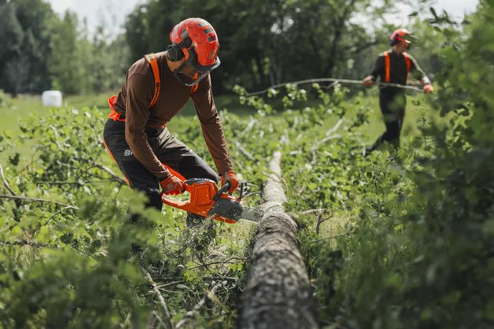 Actual product image Husqvarna Cordless chainsaw 435i 35 cm (Battery chain saw)