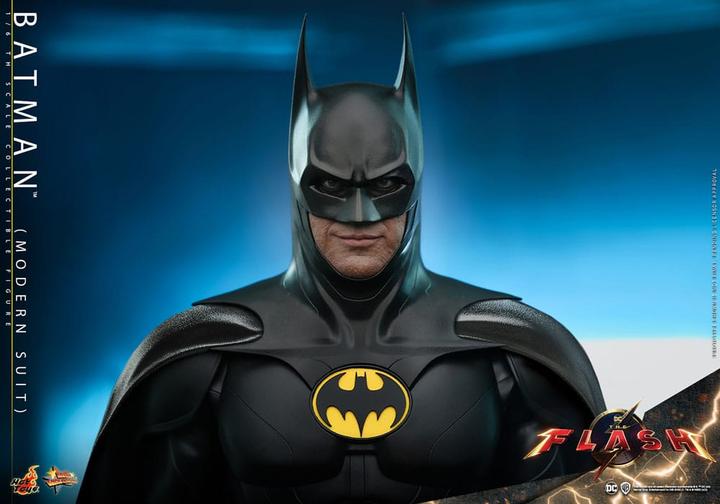 Actual product image Hot Toys The Flash figurine Movie Masterpiece 1/6 Batman (Modern Suit) 30 cm