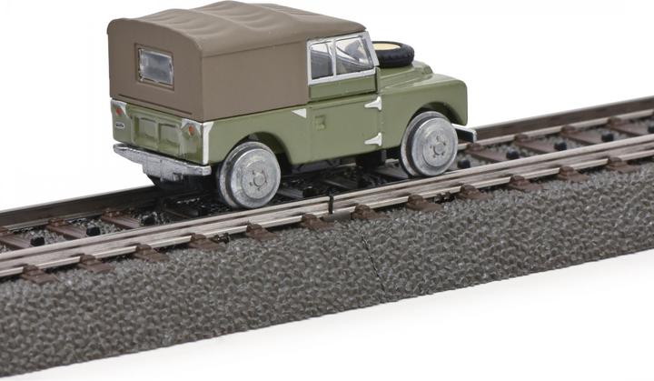 Actual product image Schuco MHI Land Rover 88 green 1:87