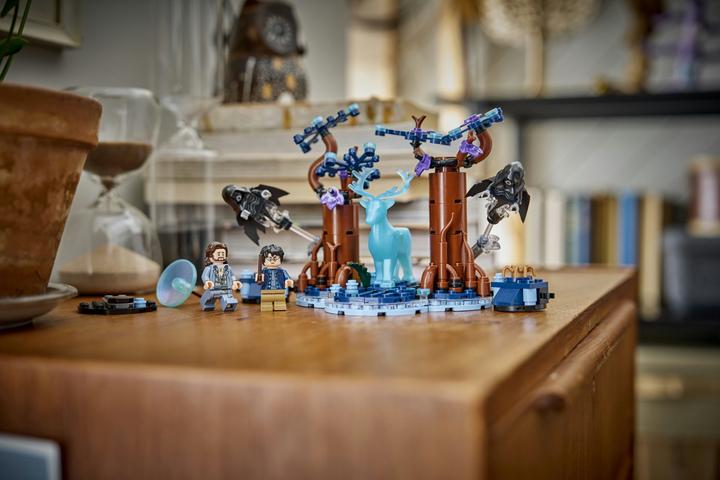 Produktbild LEGO Verbotener Wald: Expecto Patronum (21593)