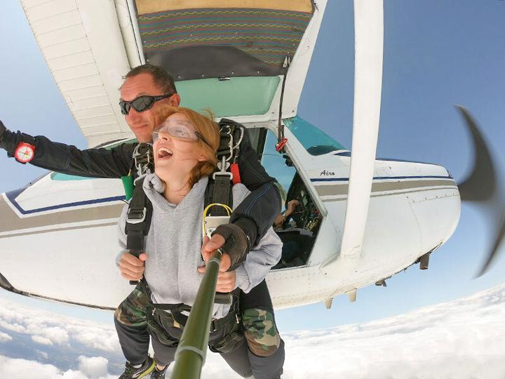 Image du produit Smartbox Découvrez la France vue du ciel: 1 saut en parachute en tandem pour 1 personne (1 pers.)